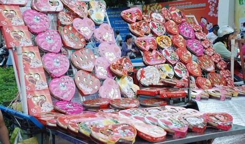 Cung đường tình yêu Sài Gòn ngập quà Valentine và những trái tim rộn rã - ảnh 17