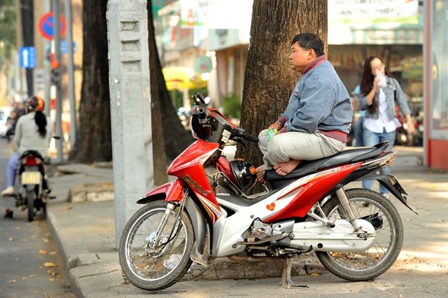 Cuoc chien taxi truyen thong va taxi cong nghe: sao khong lay loi ich hanh khach la muc tieu?