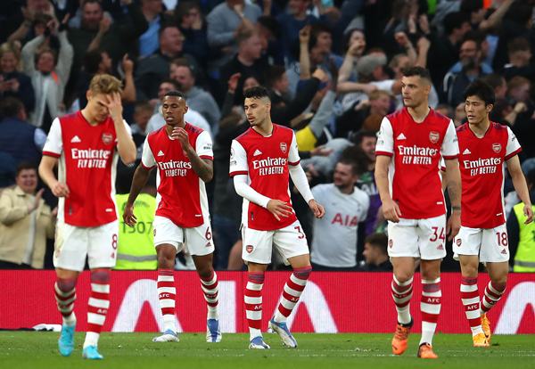 Cuộc đua top 4 Premier League: Arsenal lâm nguy