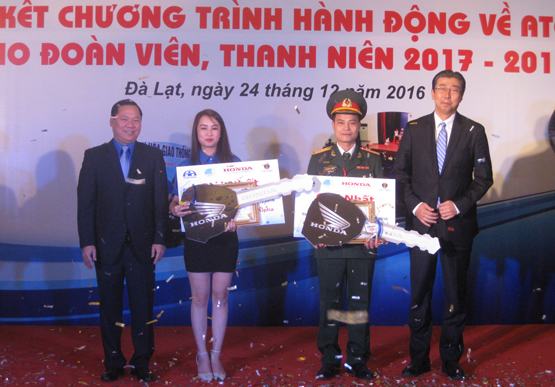 16 thí sinh đoạt giải cuộc thi “Thanh niên với văn hóa giao thông”