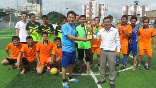 Báo Giáo dục TP.HCM thi đấu giao hữu bóng đá