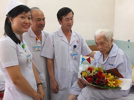 Can thiệp nội soi mật, tụy cứu sống cụ bà 104 tuổi