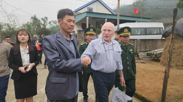 Cựu binh Mỹ trao trả cuốn nhật ký: Nhìn thấy kỷ vật như anh trai trở về - Ảnh 1.