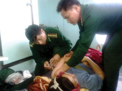 Cứu ngư dân bị nạn trên biển