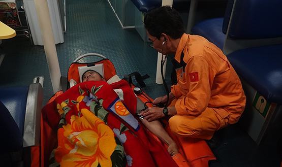 Cứu thuyền viên Philippines bị nhồi máu cơ tim
