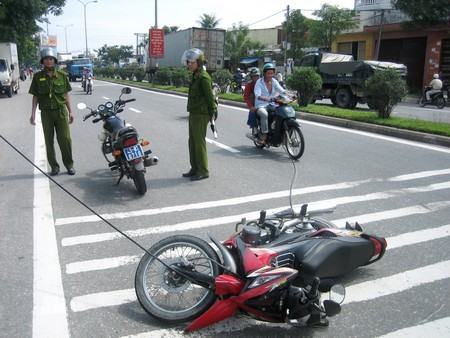 Đà Nẵng: Dây điện rớt xuống đường, một sinh viên bị thương nặng