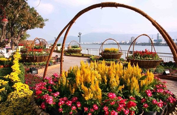 Đà Nẵng trang trí đường hoa đón Tết từ nguồn xã hội hóa