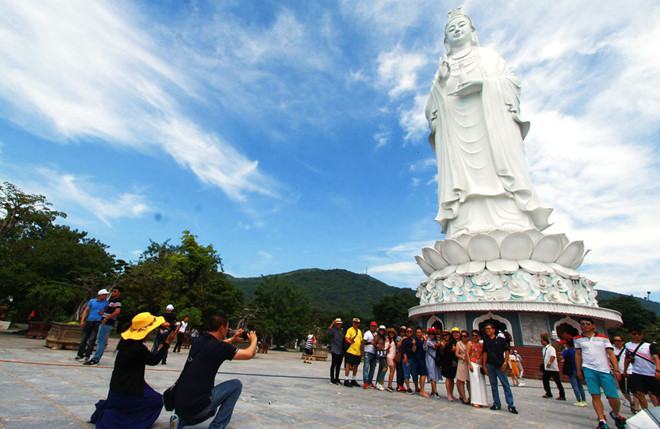 Chùa Linh Ứng là điểm du lịch tâm linh được du khách lựa chọn khi đến với Đà Nẵng Ảnh: Tấn Lực