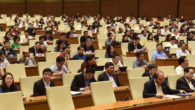 Đa số đại biểu Quốc hội chưa đồng ý bỏ hộ khẩu giấy ngay trong năm 2021