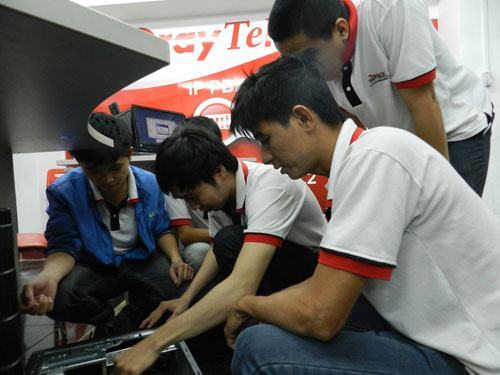 Góp ý dự thảo báo cáo chính trị Đại hội Đảng bộ TP.HCM lần thứ X: Đột phá để thành phố ngày càng phát triển