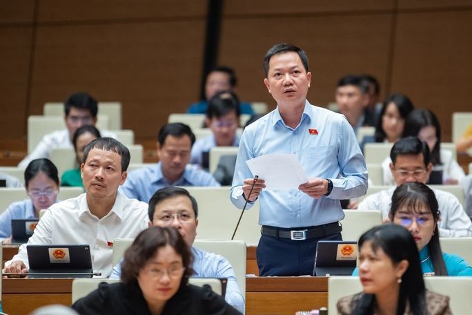 Đại biểu tranh luận với Bộ trưởng Nguyễn Văn Hùng liên quan phát biểu về phim “Đất rừng phương Nam”