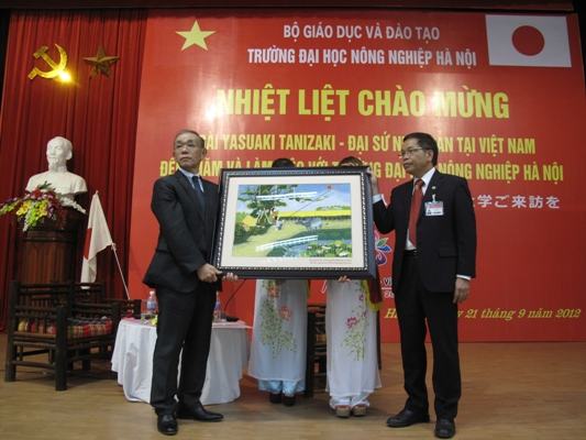 Đại sứ Nhật Bản thăm và làm việc tại trường ĐH Nông nghiệp Hà Nội