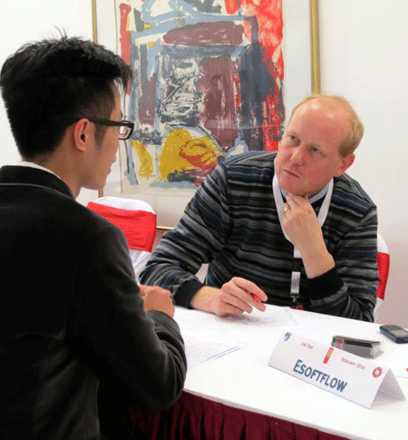 Đại sứ tổ chức hội chợ việc làm cho sinh viên tại tư gia