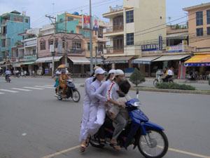 Đảm bảo an toàn cho trẻ khi tham gia giao thông