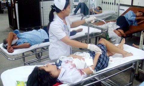 Đàn chị lớp 10 đâm đàn em lớp 8 trọng thương