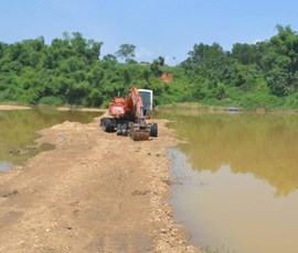 Đạn lẫn trong cát phát nổ, một người bị thương