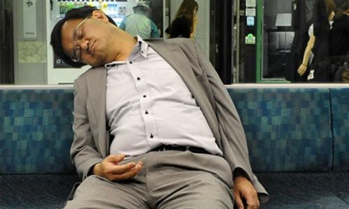 Dân nước giàu châu Á ngủ ít hơn ở quốc gia giàu châu Âu