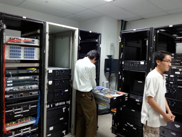 Dàn server khủng chờ sinh viên Cao đẳng Viễn Đông thực hành hè 2014