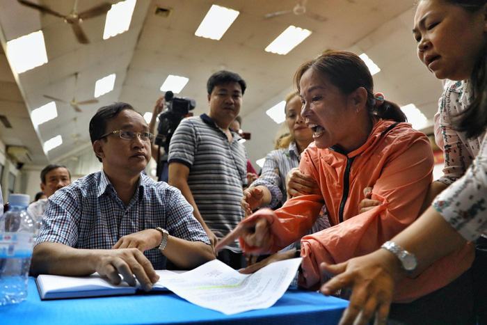 Dân Thủ Thiêm rơi nước mắt kiến nghị với đại biểu quốc hội - Ảnh 13.