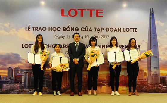 15 suất học bổng dành cho sinh viên nghèo vượt khó