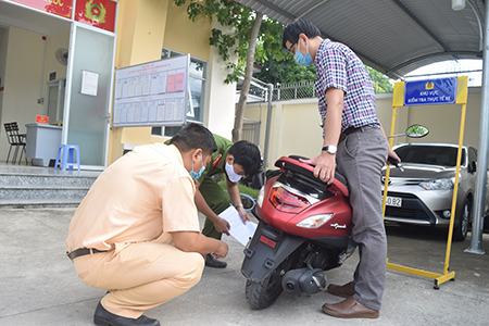 Đăng ký xe máy tại công an xã: Người dân tiết kiệm được nhiều thời gian