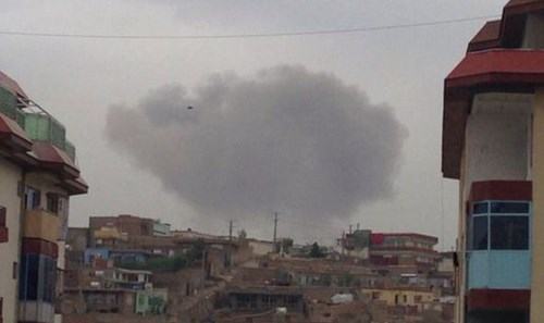 Đánh bom tự sát gần đại sứ quán Mỹ, hơn 200 người thương vong - ảnh 1