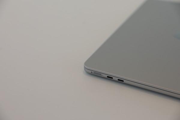 Đánh giá MacBook Air M2: Bản cập nhật đáng tiền, người dùng có cần ‘lên đời’?