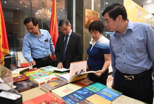 “Đánh thức” văn hóa đọc