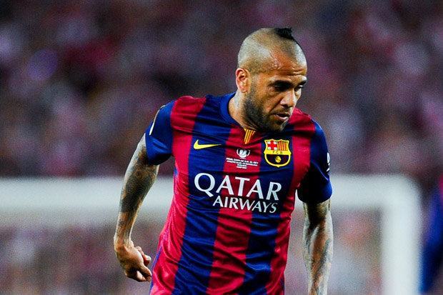 Daniel Alves chính thức ở lại Barcelona