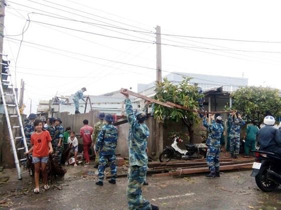 Đảo Phú Quý ngổn ngang sau trận lốc xoáy kinh hoàng ảnh 5