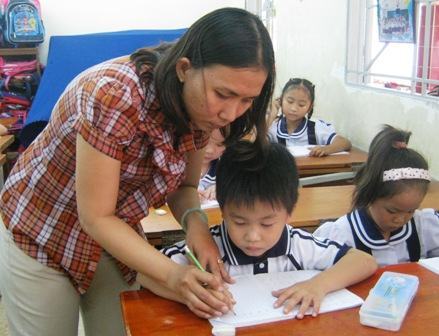 Đầu năm, giáo viên lớp 1 “bạc mặt” theo học trò