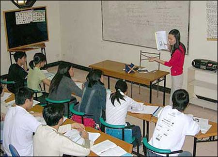 Dạy bằng tiếng Anh ở trường chuyên: Lực có tòng tâm?