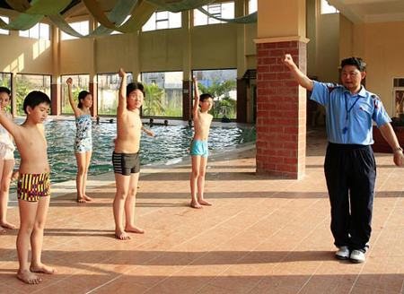 Dạy bơi cho HS tiểu học: Nhiều nơi “kêu” khó vì thiếu tiền