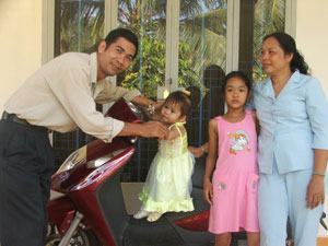 “Dạy con từ thuở còn thơ…”