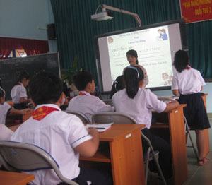 Dạy học bằng bảng tương tác ở trường ngoại thành