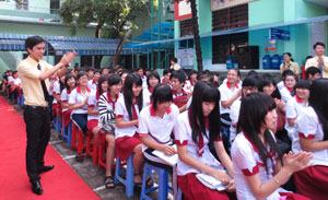 Dạy học sinh kỹ năng lắng nghe