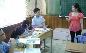 Dạy HS tiểu học: Đừng “khoán trắng” con cho nhà trường