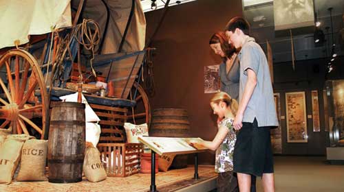 Dạy lịch sử với tinh thần phản biện