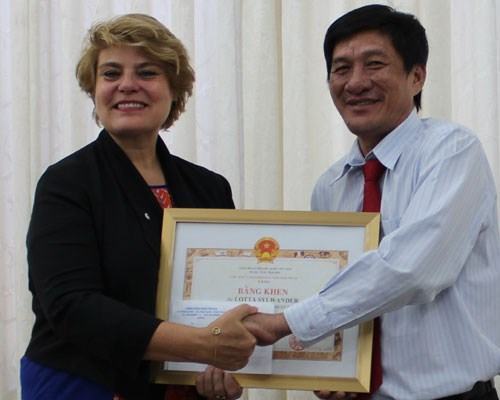 Đẩy mạnh giáo dục song ngữ cho trẻ em dân tộc thiểu số