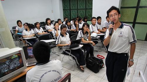 Dạy một số môn bằng tiếng Anh: Nhiều trường nói khó khả thi