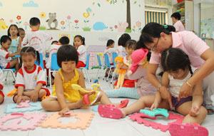 Dạy ngoại ngữ cho trẻ mầm non: Trường đủ điều kiện được phép mở lớp