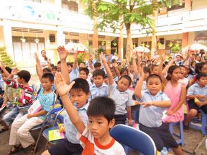 Dạy trẻ cách phòng tránh tai nạn giao thông