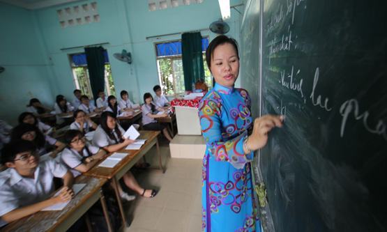 Đưa gì vào sách giáo khoa ngữ văn mới?: Dạy văn là dạy làm người