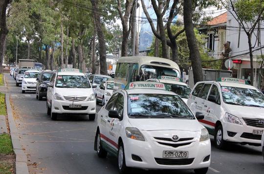 Đề nghị thí điểm 100 xe taxi chạy bằng điện trên địa bàn TPHCM