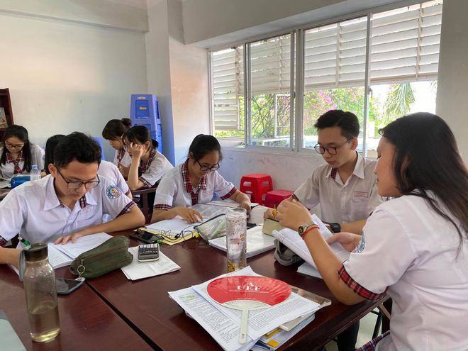 Đề tham khảo kỳ thi tốt nghiệp THPT 2021: Bộ làm đề “không có tâm”?