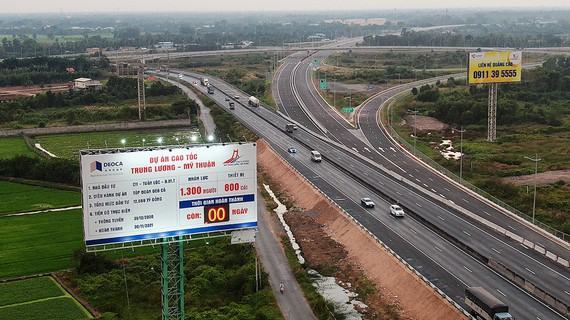 Đến 2025, hoàn thành đầu tư thêm 2.000km đường cao tốc