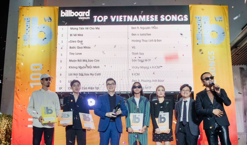 Đen Vâu mang 4 giải Billboard Vietnam về cho mẹ - ảnh 1