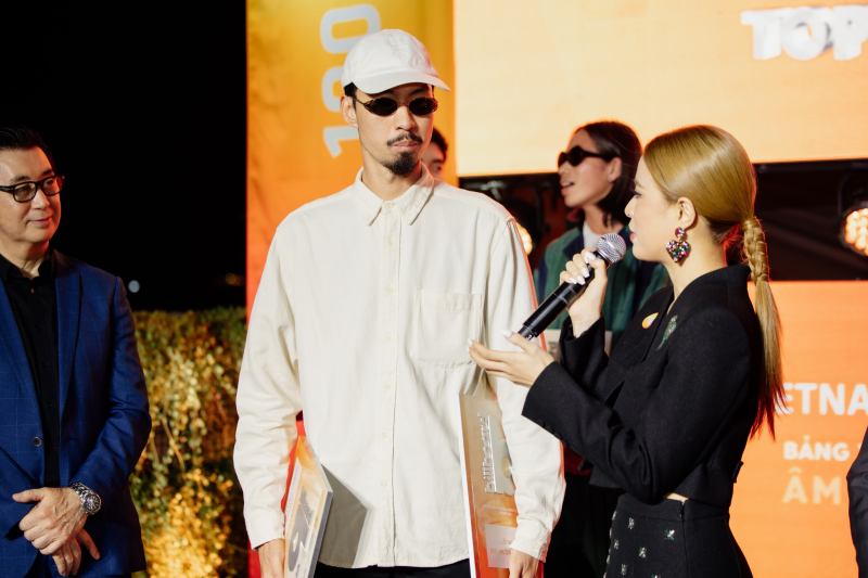 Đen Vâu mang 4 giải Billboard Vietnam về cho mẹ - ảnh 2