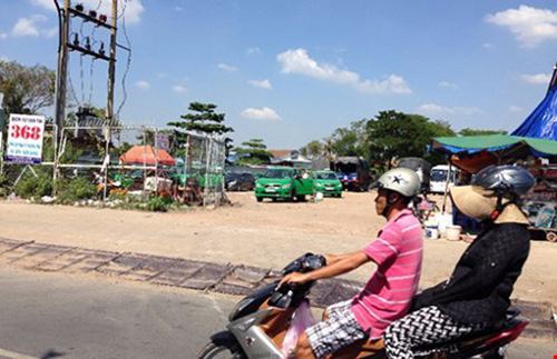 Dẹp quán, bãi xe ven đường Võ Văn Kiệt