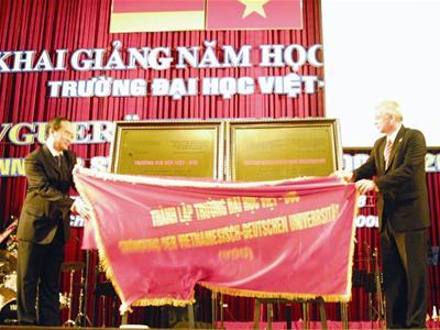 ĐH đầu tiên ở VN có hiệu trưởng người nước ngoài